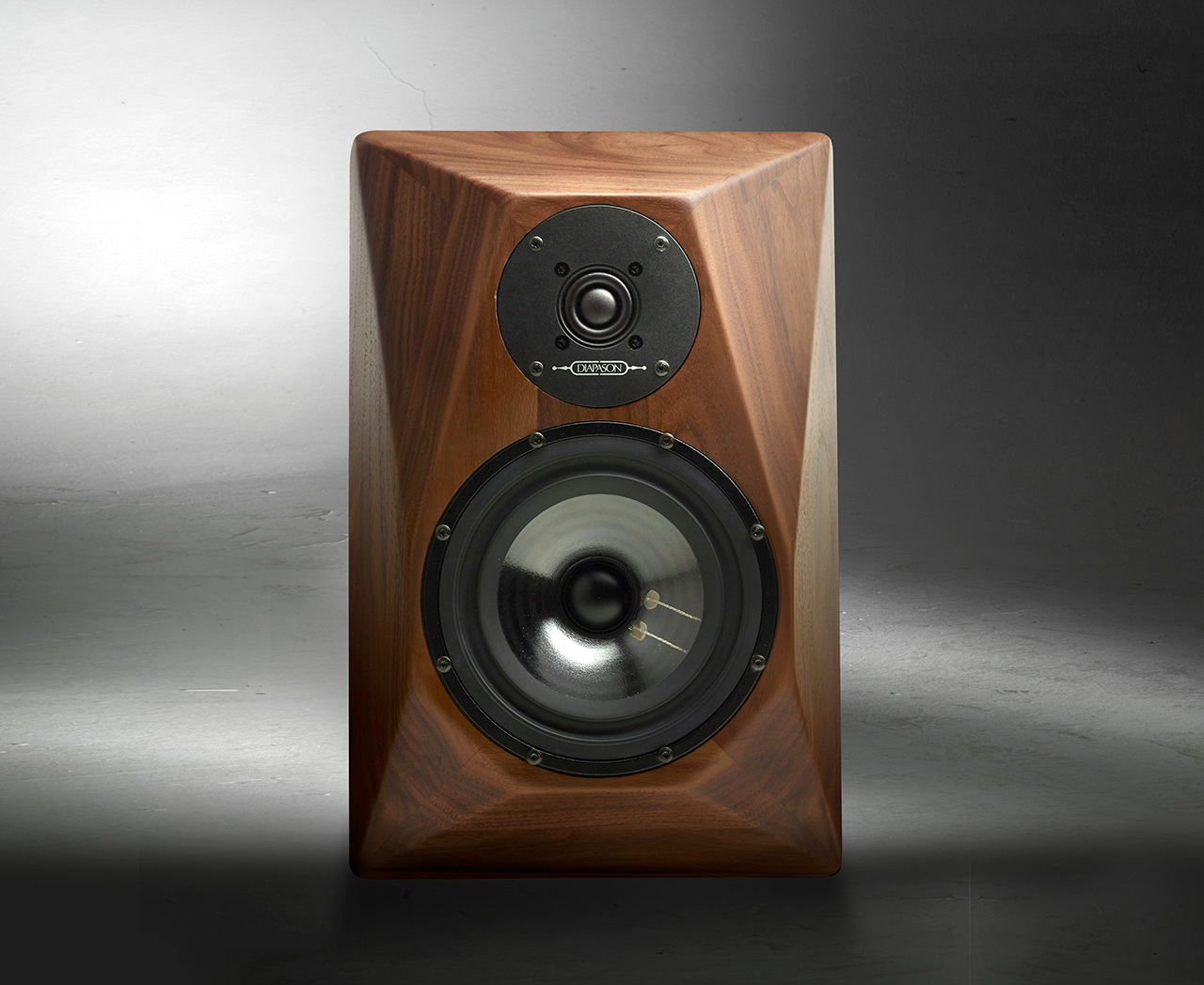 adamantes-V-1 https://demo5.demo.servonet.it/wp-content/uploads/2025/09/adamantes-V-1.jpg